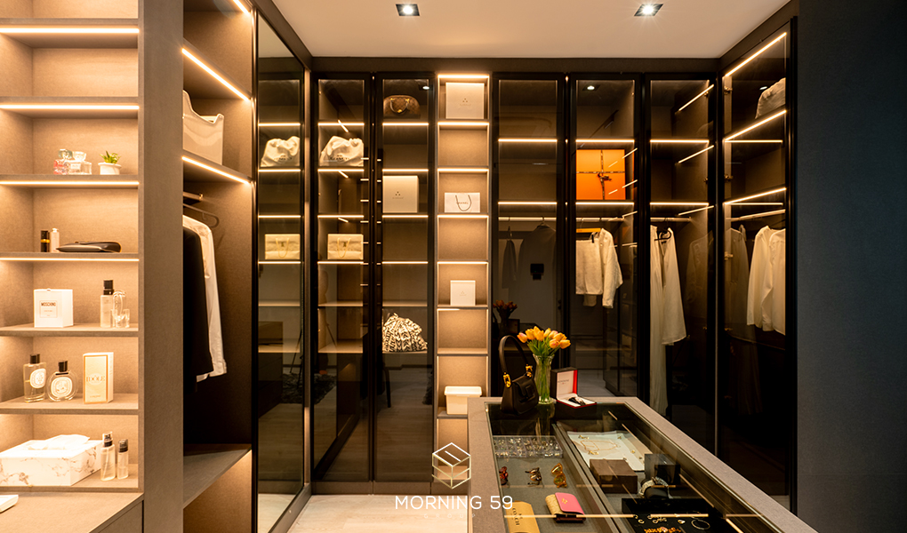 WALK-IN CLOSET